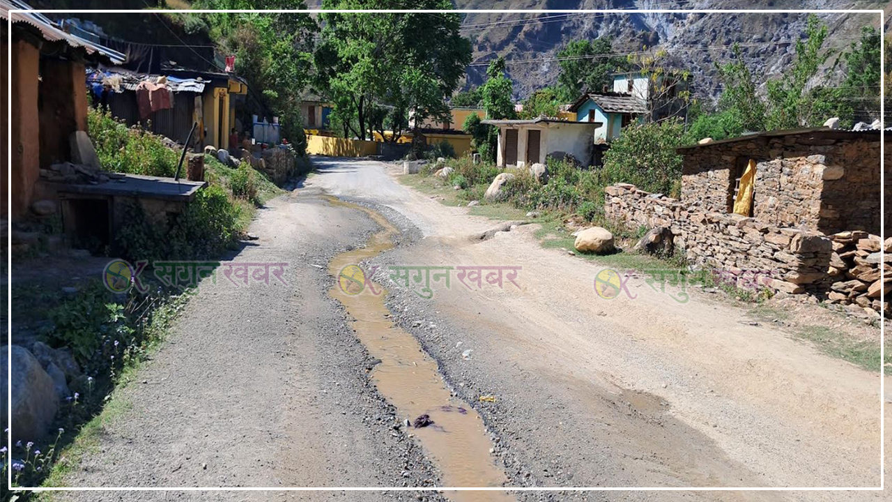 बैतडीः गोकुलेश्वर - बलाँच सडकखण्डको  अवस्था बेहाल!